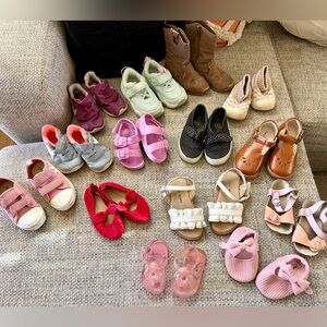 Girls Shoes, Bows & Headbands, Bibs, and Baby Blankets